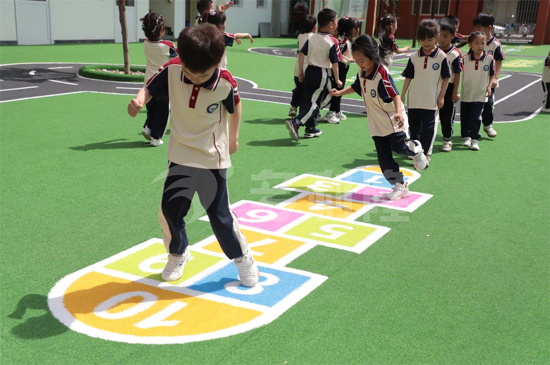 幼儿园户外场地设计，幼儿园地弹坪